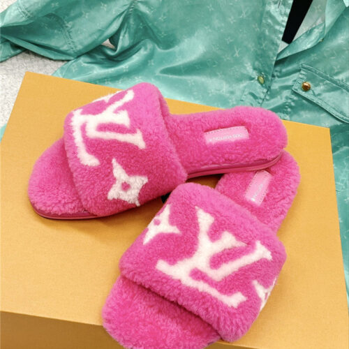 High Quality Luxury Louis Vuitton Flat Wool Slippers – Style 96995 product detail