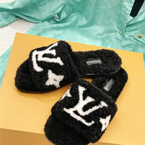 High Quality Luxury Louis Vuitton Flat Wool Slippers – Style 64227 product detail