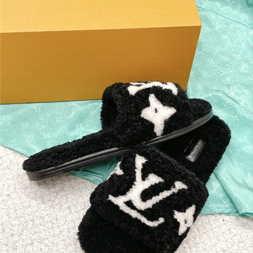High Quality Luxury Louis Vuitton Flat Wool Slippers – Style 64227 product detail