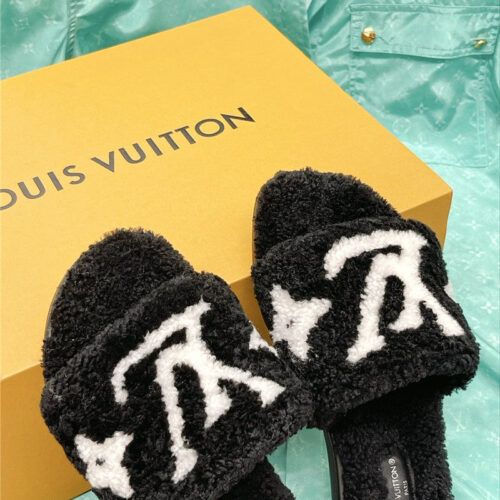 High Quality Luxury Louis Vuitton Flat Wool Slippers – Style 64227 product detail