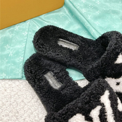 High Quality Luxury Louis Vuitton Flat Wool Slippers – Style 64227 product detail