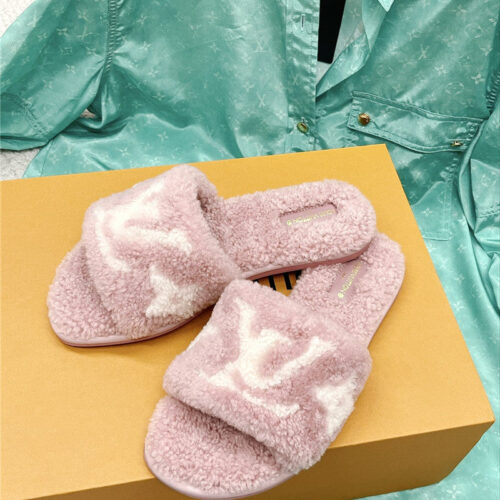 High Quality Luxury Louis Vuitton Flat Wool Slippers alternate view