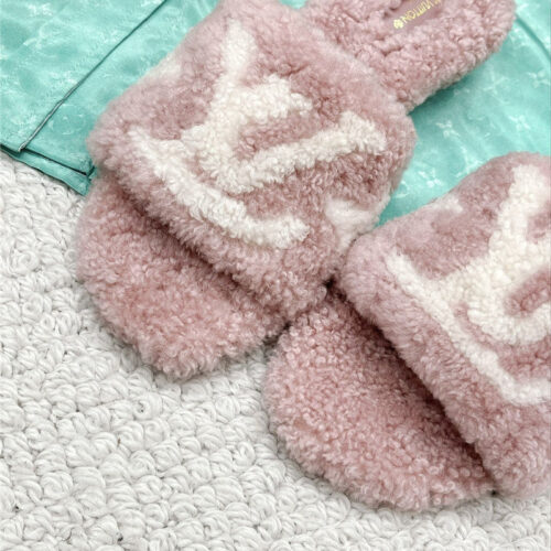 High Quality Luxury Louis Vuitton Chunky Heel Wool Slippers – Style 90339 product detail
