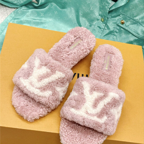High Quality Luxury Louis Vuitton Chunky Heel Wool Slippers – Style 90339 product detail