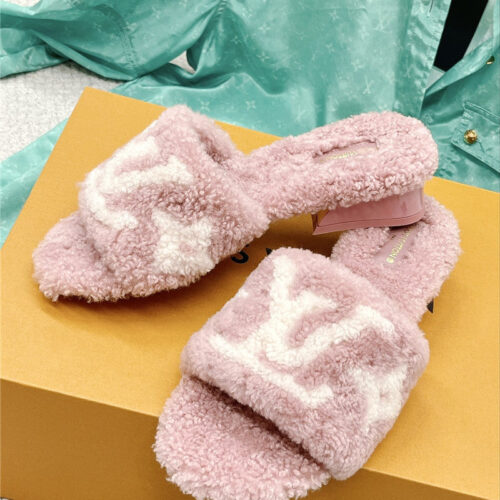 High Quality Luxury Louis Vuitton Chunky Heel Wool Slippers – Style 90339 product detail