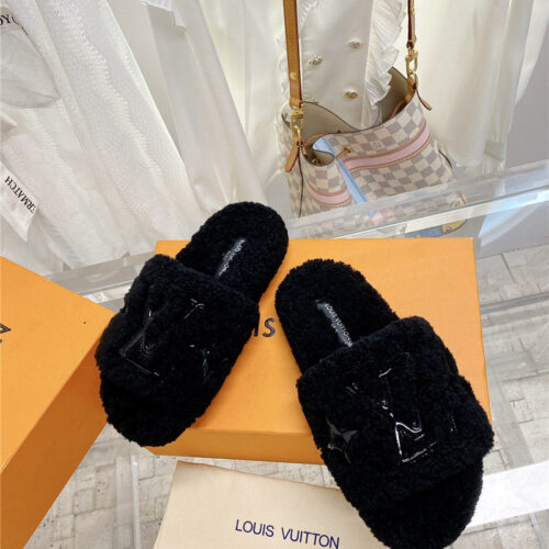 High Quality Luxury Louis Vuitton Logo Lambswool Slippers alternate view