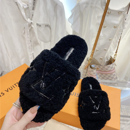 High Quality Luxury Louis Vuitton Logo Lambswool Slippers product detail