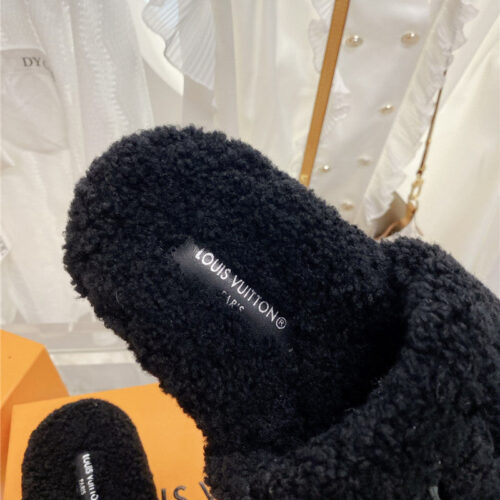 High Quality Luxury Louis Vuitton Logo Lambswool Slippers product detail