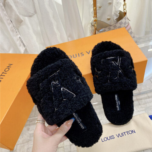 High Quality Luxury Louis Vuitton Logo Lambswool Slippers product detail