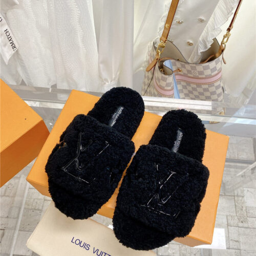 High Quality Luxury Louis Vuitton Logo Lambswool Slippers
