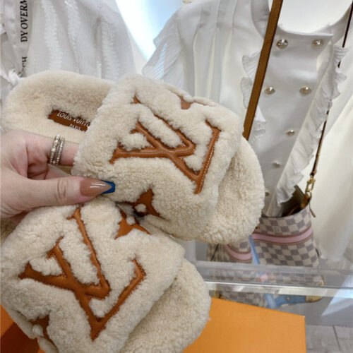 High Quality Luxury Louis Vuitton Logo Lambswool Slippers – Style 20067 product detail
