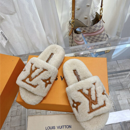 High Quality Luxury Louis Vuitton Logo Lambswool Slippers – Style 20067