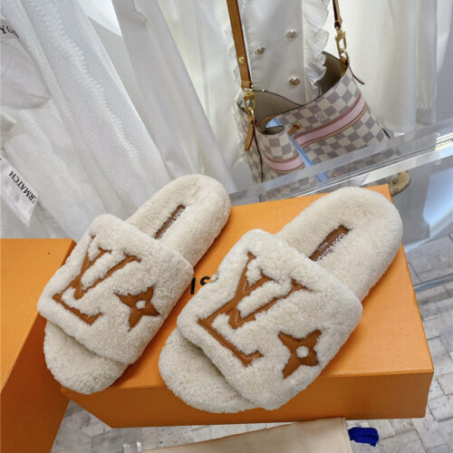 High Quality Luxury Louis Vuitton Logo Lambswool Slippers – Style 20067 alternate view
