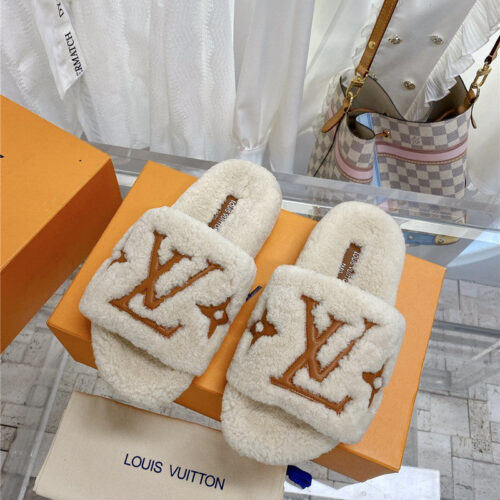 High Quality Luxury Louis Vuitton Logo Lambswool Slippers – Style 20067 product detail