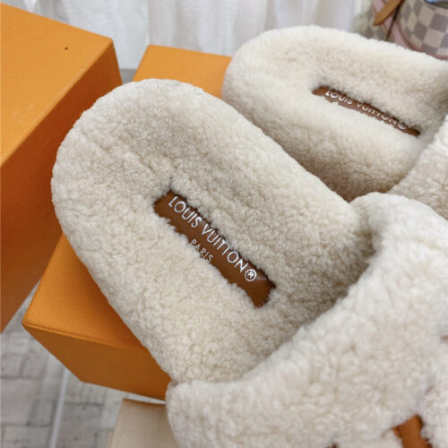 High Quality Luxury Louis Vuitton Logo Lambswool Slippers – Style 20067 product detail