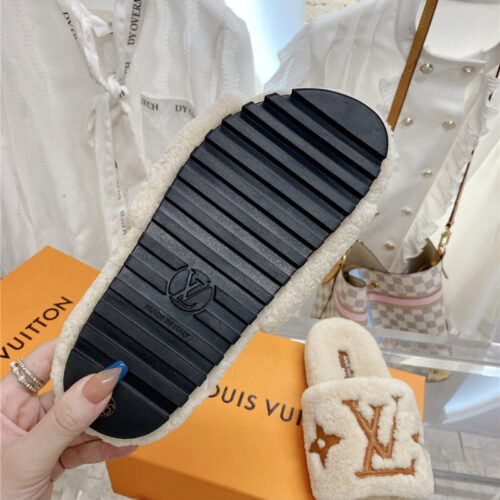 High Quality Luxury Louis Vuitton Logo Lambswool Slippers – Style 20067 product detail