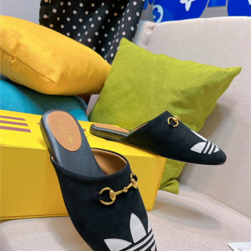 High Quality Luxury Gucci X Adidas Womens Trefoil Slipper – Style 94771 product detail