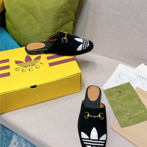 High Quality Luxury Gucci X Adidas Womens Trefoil Slipper – Style 94771 product detail