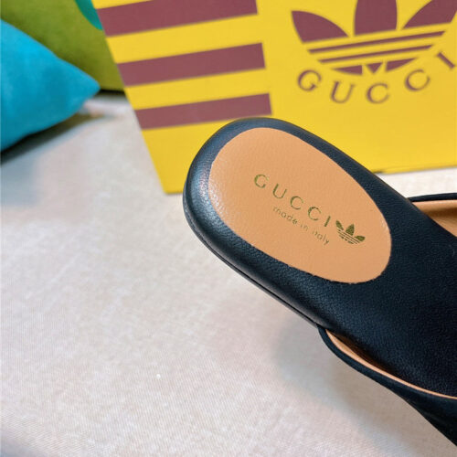High Quality Luxury Gucci X Adidas Womens Trefoil Slipper – Style 94771 product detail