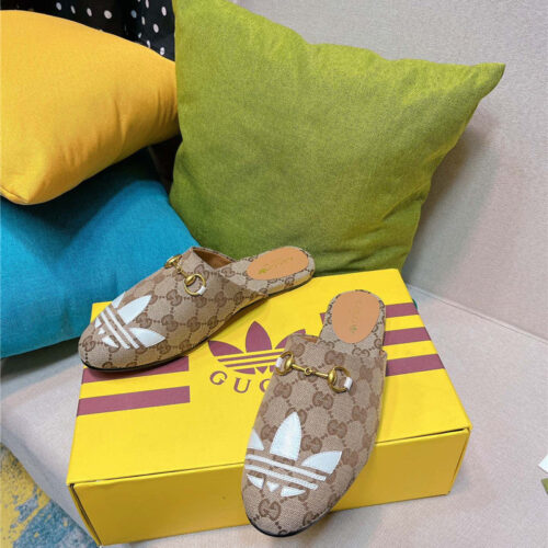 High Quality Luxury Gucci X Adidas Womens Trefoil Slipper – Style 96467 alternate view