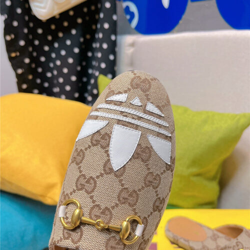 High Quality Luxury Gucci X Adidas Womens Trefoil Slipper – Style 96467 product detail