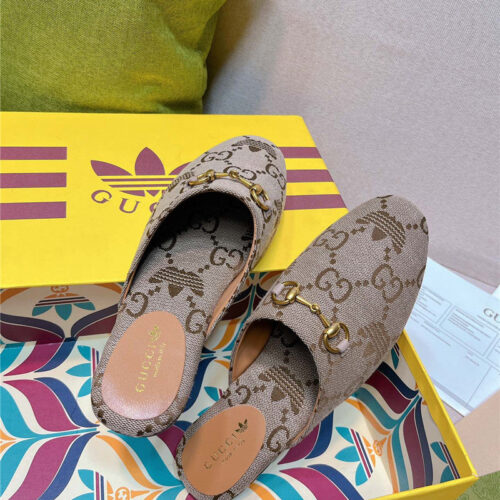 High Quality Luxury Gucci X Adidas Womens Trefoil Slipper – Style 99859 product detail