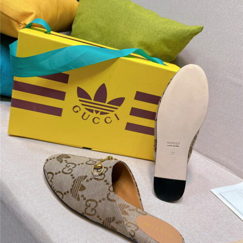High Quality Luxury Gucci X Adidas Womens Trefoil Slipper – Style 99859 product detail