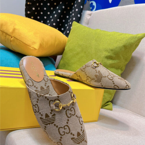 High Quality Luxury Gucci X Adidas Womens Trefoil Slipper – Style 99859 product detail