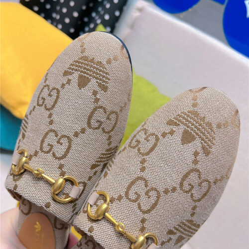 High Quality Luxury Gucci X Adidas Womens Trefoil Slipper – Style 99859 product detail