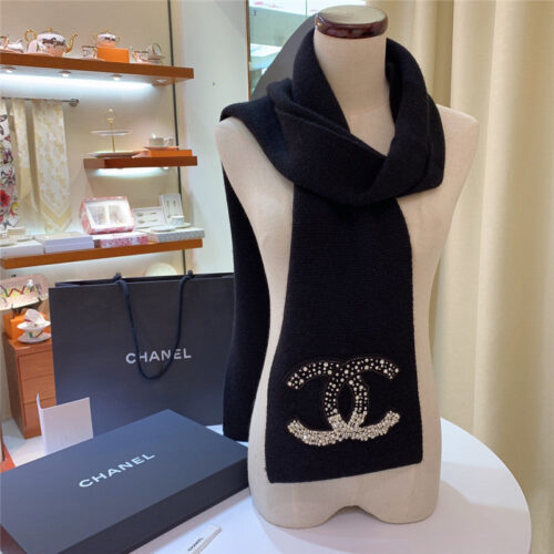 High Quality Luxury Chanel Logo Rhinestone Bead Gradient Scarf – Style 25115 alternate view