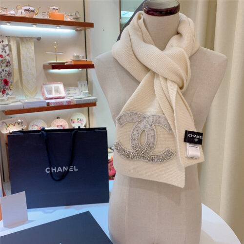 High Quality Luxury Chanel Logo Rhinestone Bead Gradient Scarf product detail