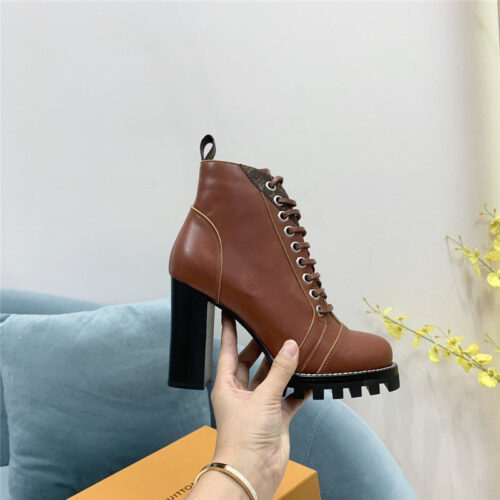 High Quality Luxury Louis Vuitton Lace Up Chunky Heel Ankle Boots – Style 81123 product detail