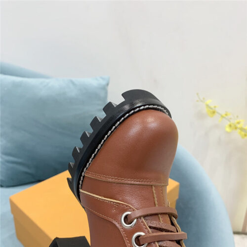 High Quality Luxury Louis Vuitton Lace Up Chunky Heel Ankle Boots – Style 81123 product detail