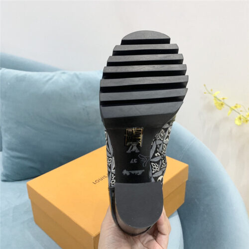 High Quality Luxury Louis Vuitton Lace Up Chunky Heel Ankle Boots – Style 79427 product detail