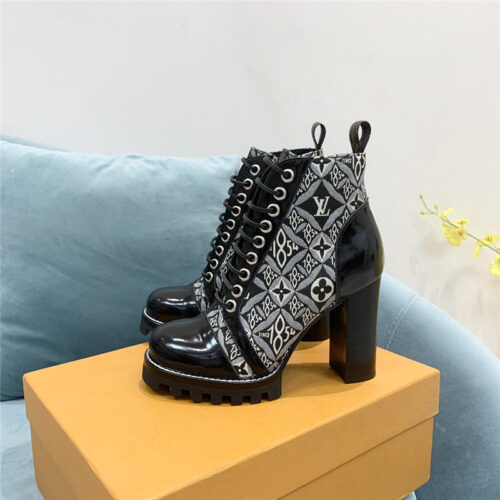 High Quality Luxury Louis Vuitton Lace Up Chunky Heel Ankle Boots – Style 79427 alternate view
