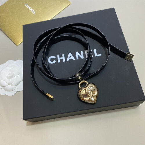 High Quality Luxury Chanel Metal Leather Heart Cc Necklace alternate view