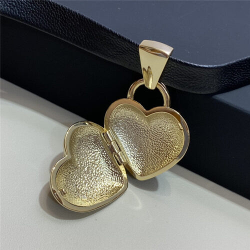 High Quality Luxury Chanel Metal Leather Heart Cc Necklace product detail