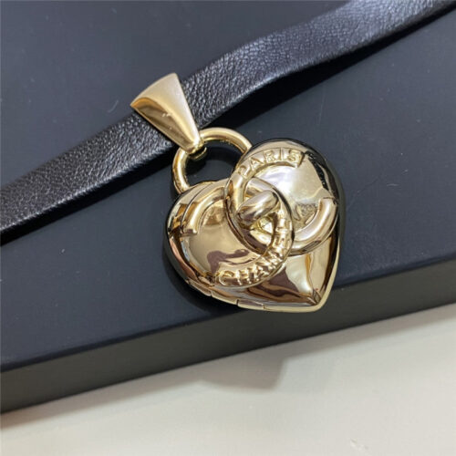 High Quality Luxury Chanel Metal Leather Heart Cc Necklace product detail