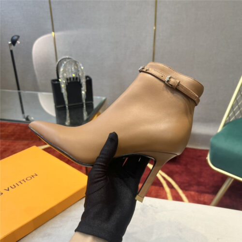 High Quality Luxury Louis Vuitton Logo Signature Ankle Boots – Style 80515 product detail