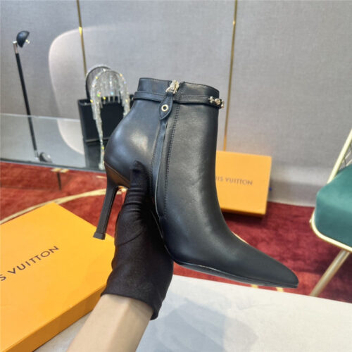 High Quality Luxury Louis Vuitton Logo Signature Ankle Boots – Style 46051 product detail