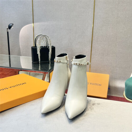 High Quality Luxury Louis Vuitton Logo Signature Ankle Boots alternate view
