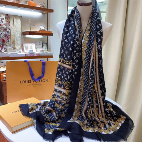 High Quality Luxury Louis Vuitton Monogram Forever Cashmere Scarf – Style 26650 alternate view