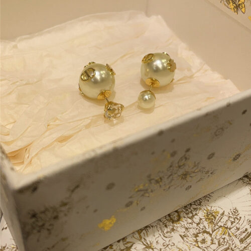 High Quality Luxury Dior Tribales Asymmetric Rhinestone Pearl Earrings product detail