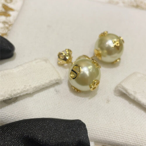 High Quality Luxury Dior Tribales Asymmetric Rhinestone Pearl Earrings product detail