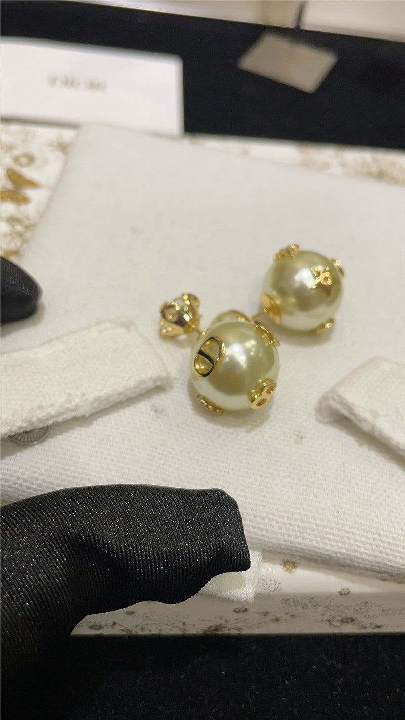 High Quality Luxury Dior Tribales Asymmetric Rhinestone Pearl Earrings product detail