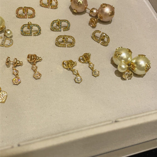 High Quality Luxury Dior Tribales Asymmetric Rhinestone Pearl Earrings product detail