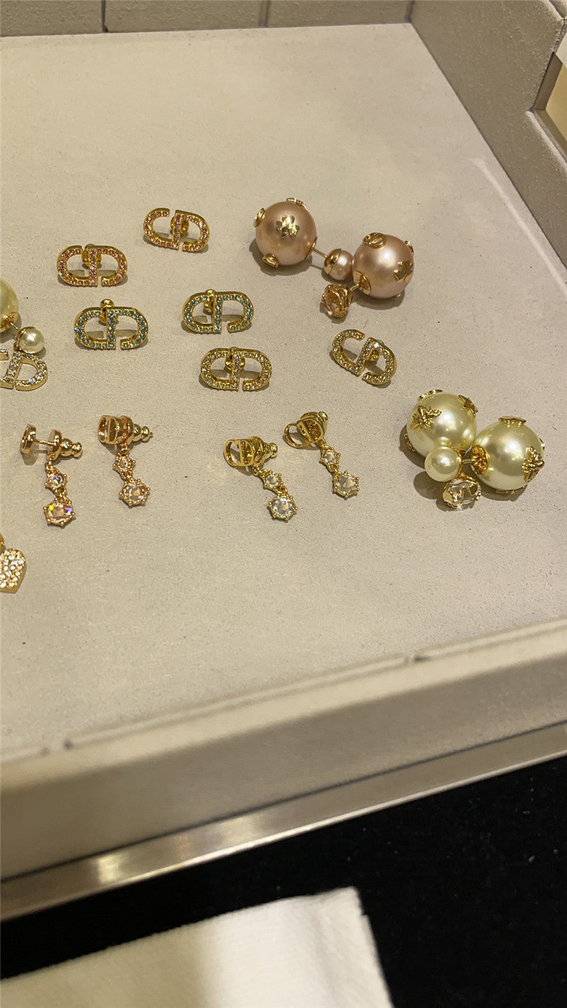 High Quality Luxury Dior Tribales Asymmetric Rhinestone Pearl Earrings product detail