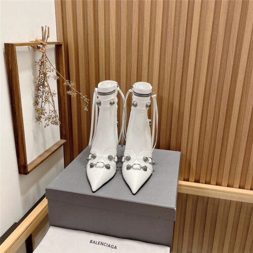 High Quality Luxury Balenciaga Buckled Ankle Boots – Style 53123 product detail