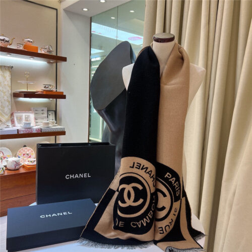 High Quality Luxury Chanel Logo Reversible Wool Scarf – Style 25111 alternate view