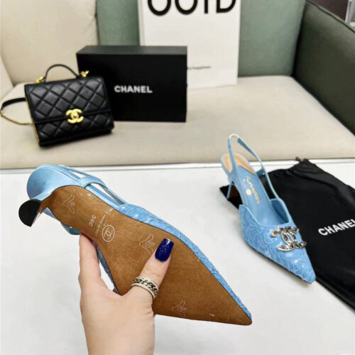 High Quality Luxury Chanel Pearl Double C Pendant Diamond Shoes product detail